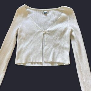American Eagle Outfitters Ribbed V-Neck Long Sleeve Crop Top cardigan- Cream